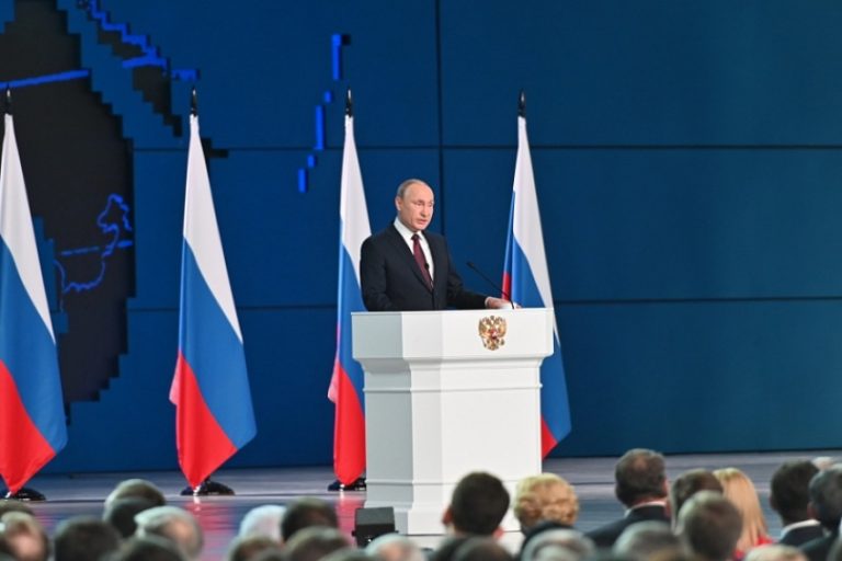 Путин: Больничные по уходу за ребенком до 7 лет включительно должны оплачиваться на 100% от заработка