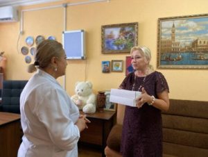 Активисты единого волонтерского штаба передали онкобольным детям жизненно важные лекарства