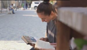 Книжный шкаф для привития культуры чтения открыли в Дербенте на пер. Казем-Бека