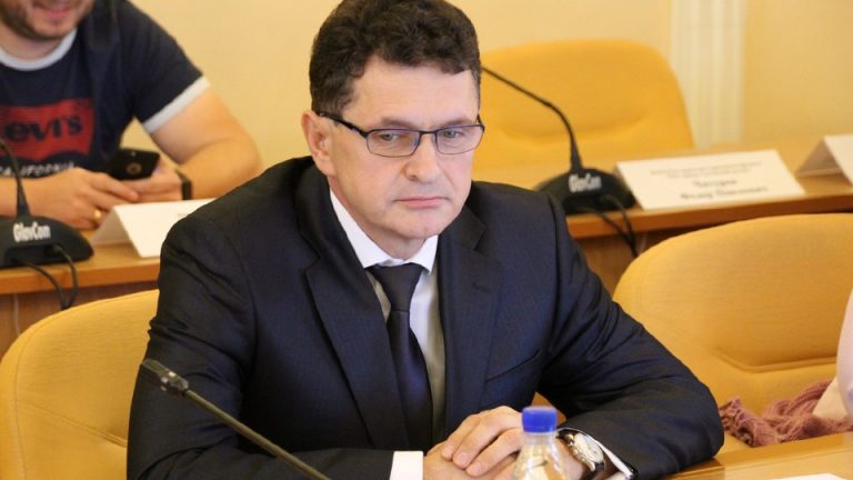 Павлов предложил сохранить ограничительные меры до конца сентября