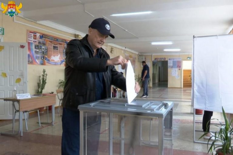 Председатель Дагестанского отделения Русского географического общества Эльдар Эльдаров призвал горожан принять участие в выборе будущего страны