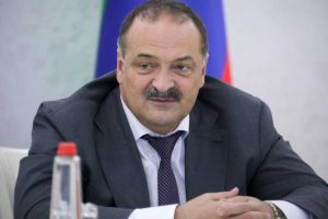 Меликов наградил медалями работников Республиканской детско-юношеской спортшколы