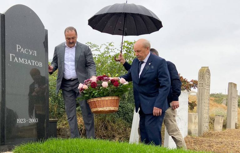 В Махачкале пройдет марафон стихов Гамзатова Его приурочат к 98-летию со дня рождения поэта