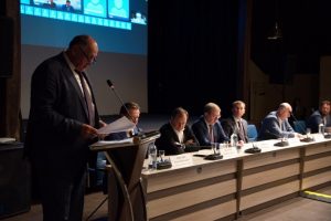 Абдулмуслим Абдулмуслимов на круглом столе СовФеда рассказал о состоянии виноградарства и виноделия в Дагестане