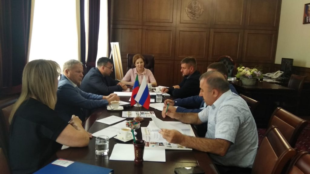 Изумруд Мугутдинова провела рабочую встречу с представителями Российской академии народного хозяйства и госслужбы при Президенте РФ
