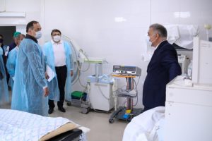 Сергей Меликов посетил пункт вакцинации в селе Кумух и ознакомился с работой медучреждений Лакского района
