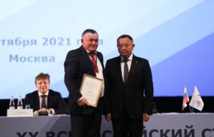 Министр строительства России наградил представителей строительной отрасли Дагестана