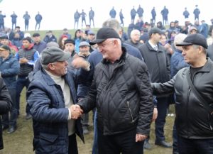 Абдулпатах Амирханов поздравил жителей Дахадаевского района с 90-летием муниципалитета