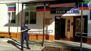 В школе в Махачкале, где ученик напал на одноклассника, начались уроки
