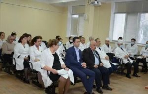 Руководитель следственного управления вручил ведомственные награды медицинским работникам
