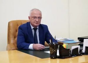 Абдулпатах Амирханов поздравил учителей Дагестана с профессиональным праздником