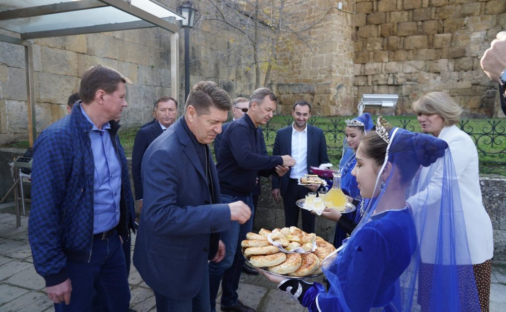 «На встречных курсах»