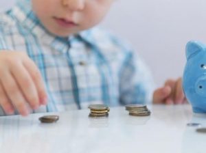 Заявления на выплату от семей с детьми школьного возраста будут приниматься до 1 ноября 2021 года