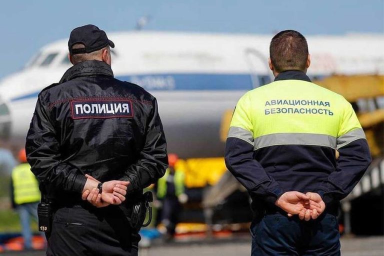 Сотрудники транспортной полиции в аэропорту Махачкала привлекли к административной ответственности пассажира