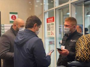 В торговых центрах Махачкалы прошли рейды по соблюдению системы QR-кодов