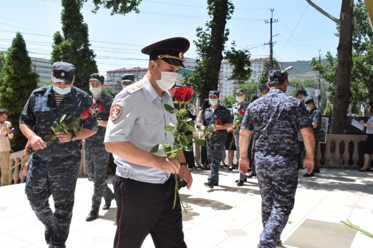 В столице Дагестана прошла акция в честь дня рождения Героя России Нурбагандова