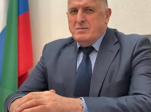 Абдулмуслим Абдулмуслимов поздравил дагестанок с 8 марта