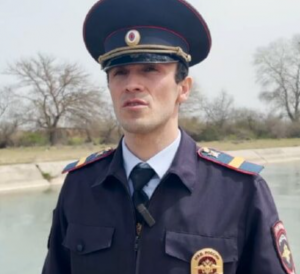 В пригородном поселке Махачкалы полицейский спас тонущую в канале девочку