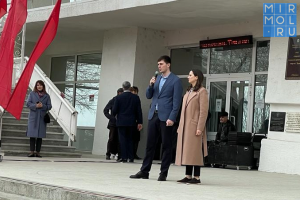 Алигалбац Гусейнов и Карина Бамматмурзаева выступили в поддержку российских военных