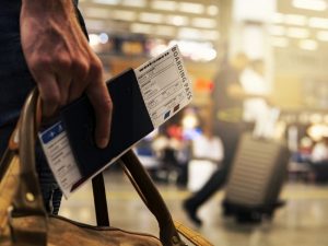Россиянам частично компенсируют стоимость авиабилетов внутри России с апреля по октябрь. Узнай в ролике, как воспользоваться кэшбеком на перелеты