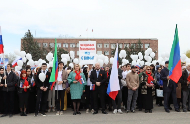 В Буйнакске прошёл митинг в поддержку ВС РФ, выполняющих боевые задачи на Украине #ZaНаших