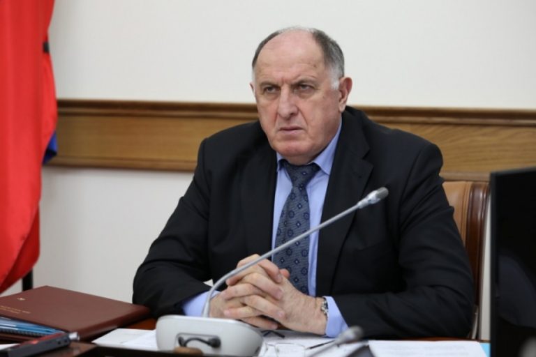 Абдулмуслим Абдулмуслимов поручил проработать вопросы строительства новых школ в Махачкале