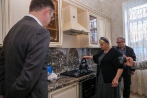 Вице-премьер России и Глава Дагестана ознакомились с примерами социальной газификации в Махачкале