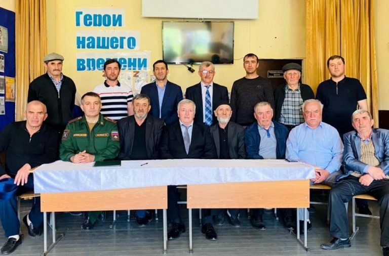 Семьям погибших военнослужащих Гумбета вручили ордена Мужества