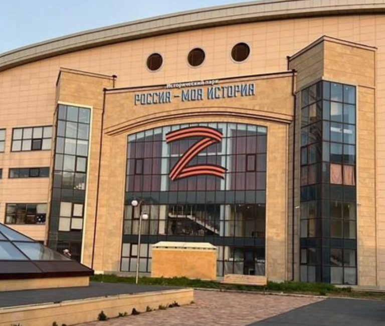 На фасаде музея «Россия – моя история» в Дагестане появилась буква Z