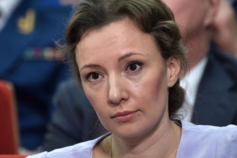 Анна Кузнецова рассказала о встрече с ранеными детьми Донбасса