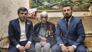 Шамиль Омаров и Низам Халилов посетили ветерана ВОВ Мамедова Асадуллу Ибрагимовича