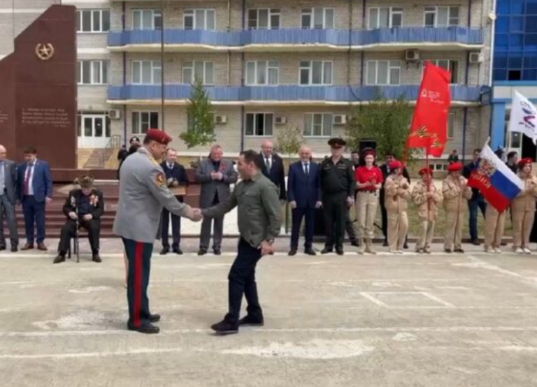 Сергей Меликов вручил именные часы представителям СМИ