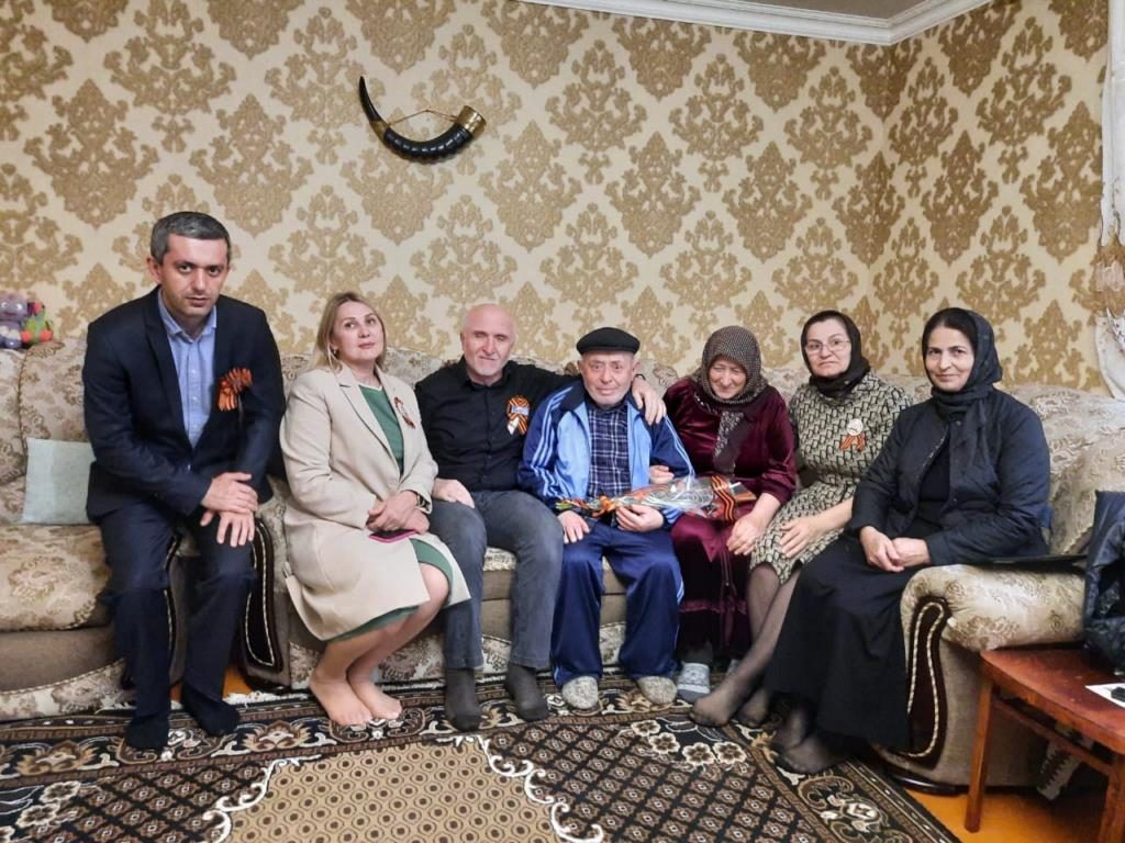 Представители Минтруда РД в Южно-Сухокумске навестили вдов ветеранов войны и тружеников тыла
