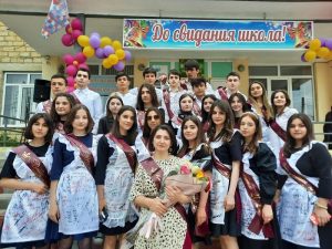 В Дербентском районе для выпускников прозвучал последний звонок