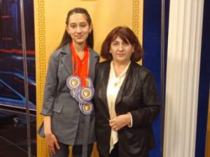 Дербентская школьница победила в региональной олимпиаде «Умники и Умницы»