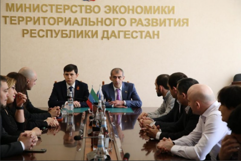 Руслан Алиев представил коллективу Комитета по госзакупкам Дагестана нового руководителя