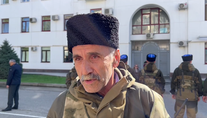 В военкомате меня не взяли по возрасту, сказали, вам 61. А вот казаки взяли, здесь возраст не спрашивают. Семья, правда, ничего не знала. Сейчас звонят, переживают", - Магомед Гаджимагомедов,