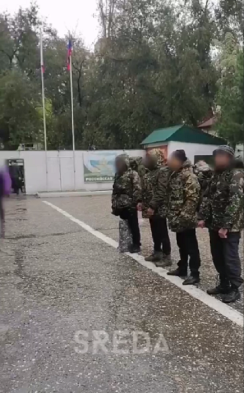 Очередную группу мобилизованных каспийчан проводили сегодня с городского военкомата