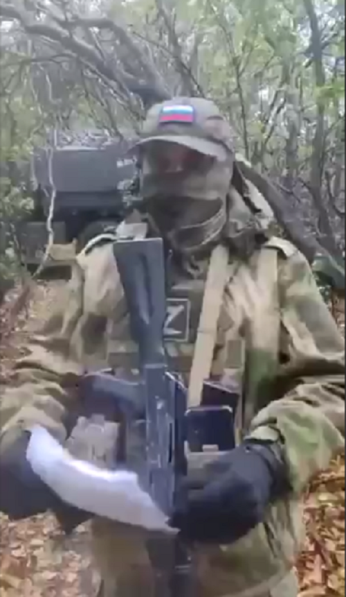 Учащиеся и педагоги начальной школы МБОУ «СОШ 3 им. А.И.Гаджибекова» приняли участие в акции «Письмо солдату» и оказали небольшую помощь мобилизованным солдатам