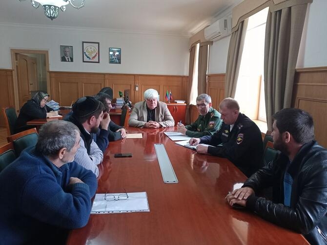 Совещание по вопросу осеннего призыва граждан на военную службу провели в Новолакском районе