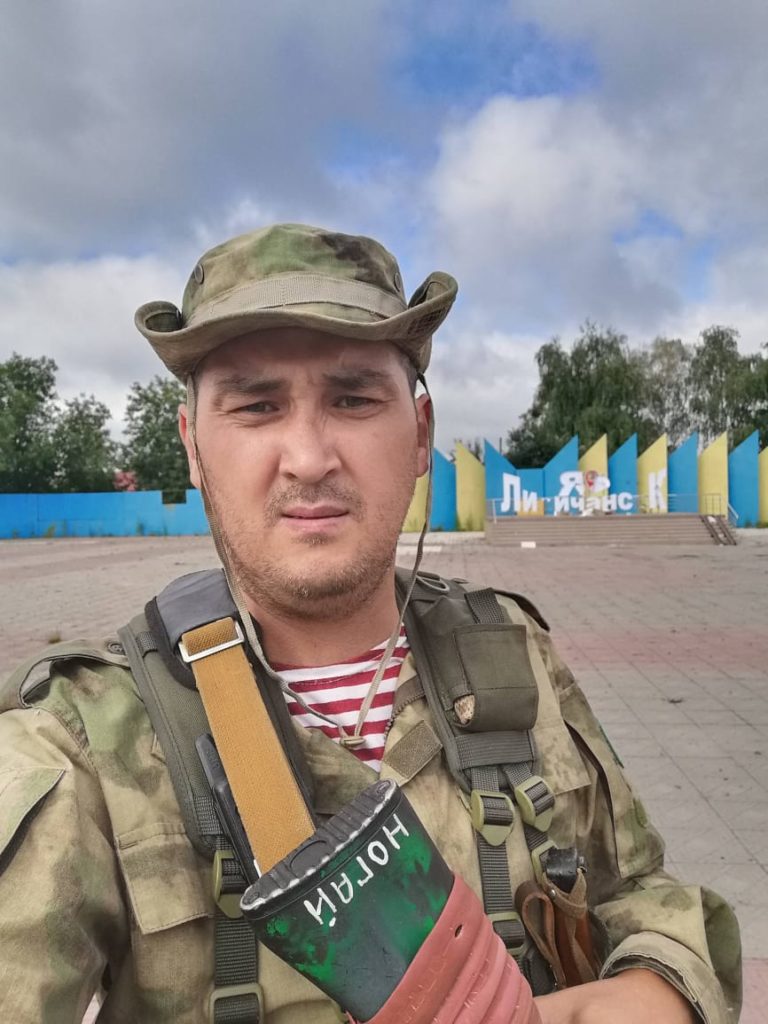 Военнослужащий Ренат Елманбетов:» Там нет разницы какой ты национальности и какой веры.Есть одна вера- вера в друг друга»