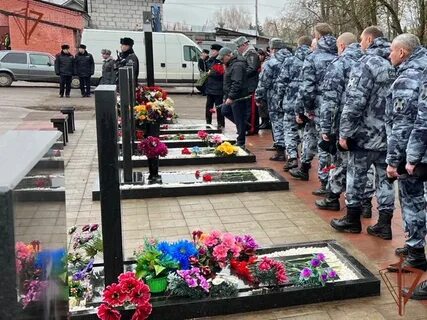В Махачкале почтили память сотрудников МВД и военнослужащих, погибших при исполнении служебного долга