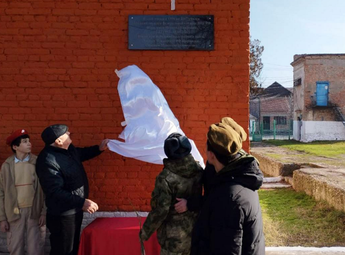 Мемориальную доску памяти росгвардейца, погибшего при исполнении воинского долга, открыли в Дагестане