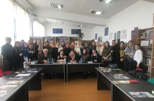 Юбилей народного поэта Дагестана, много лет руководившей журналом "Женщина Дагестана" Фазу Гамзатовны Алиевой,  торжественно отметили в районной библиотеке в селе Капиркумук Буйнакского район