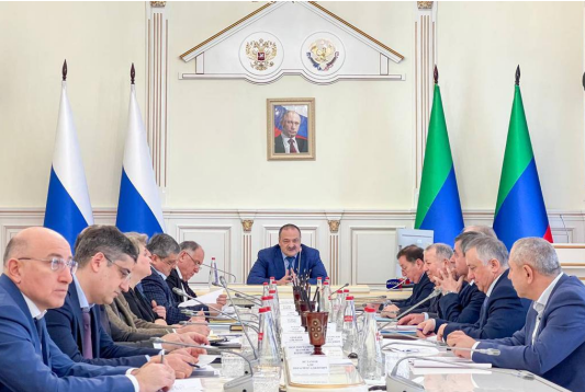 Сергей Меликов проводит совещание по исполнению республиканского бюджета за 2022 год.