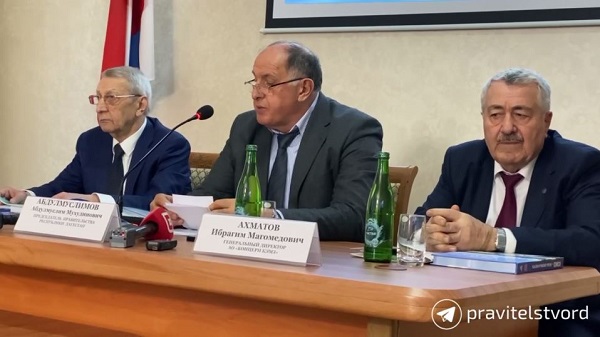 Абдулмуслим Абдулмуслимов назвал Абдуразака Мирзабекова лучшим руководителем кабмина за последнее тридцатилетие