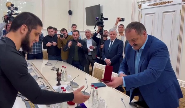 Чемпион UFC Ислам Махачев награждён медалью «Сали Сулейман»