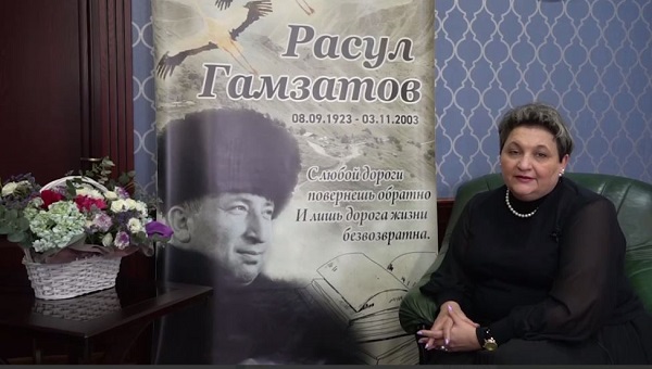 Министр здравоохранения Республики Дагестан Татьяна Беляева приняла участие в акции Правительства Дагестана «Читаем Расула»