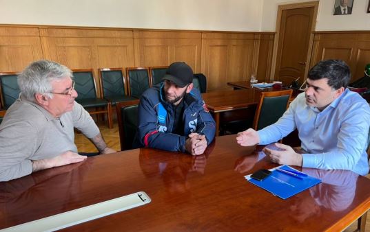 В Новолакском районе участнику СВО Гаджиабдулле Габиеву помогут в домостроении по программе переселения лакцев на новое место жительства