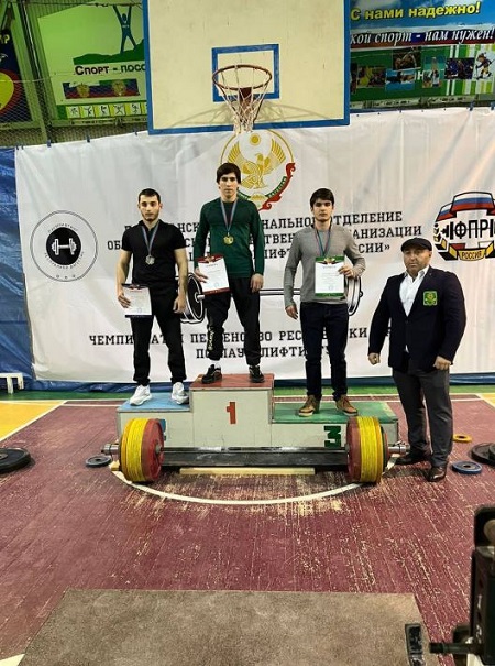 Студент из Дербента стал чемпионом первенства Дагестана по пауэрлифтингу